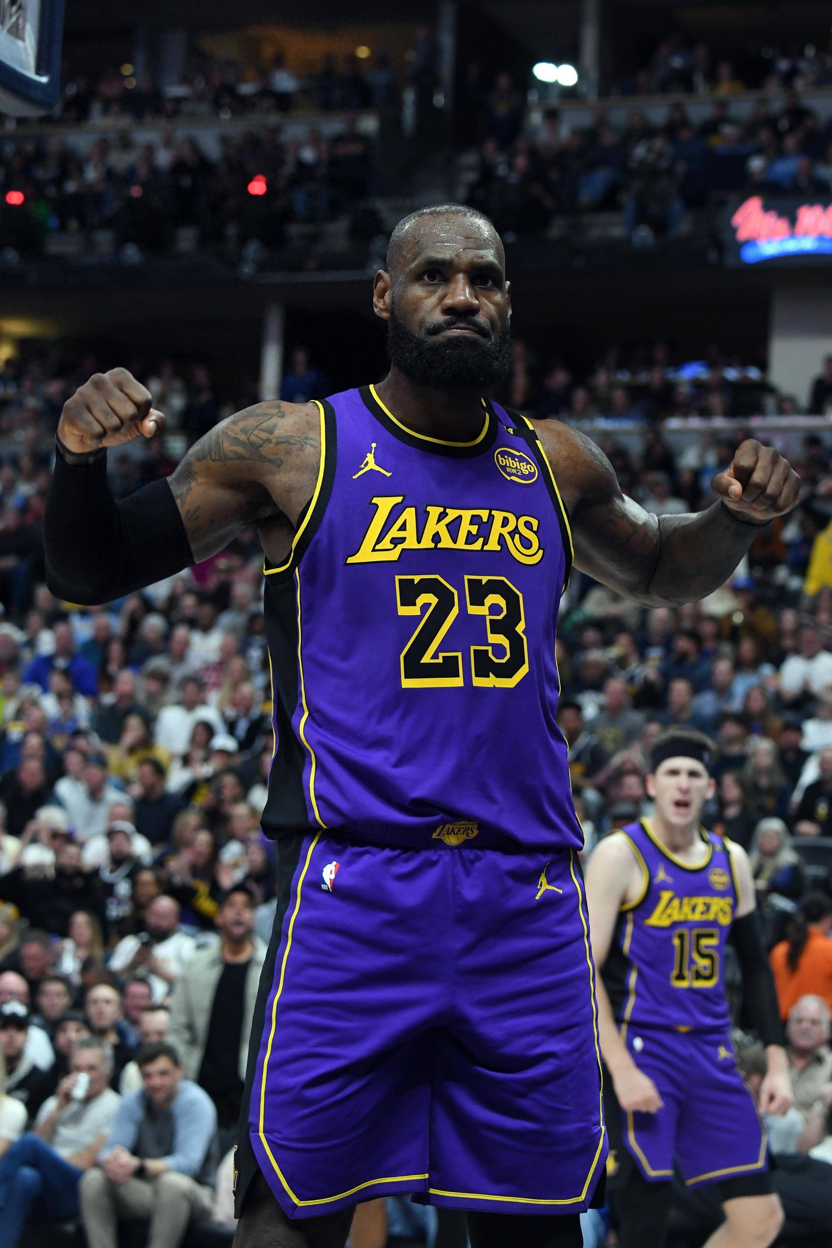 包含NBA前锋康复回归赛场，球队士气大振的词条