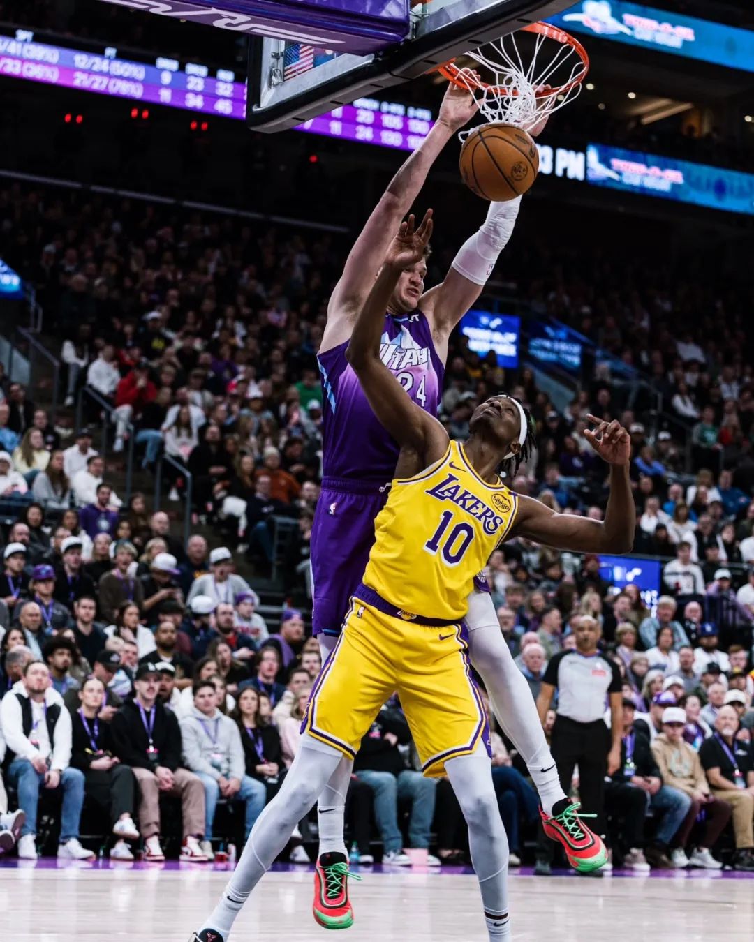 包含爵士后卫突破瓶颈，成为球队得分引擎的词条