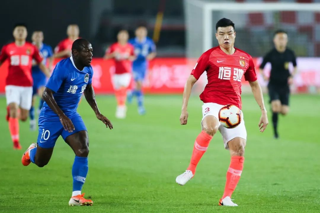 杏彩体育链接-激烈挑战：建业对阵恒大胜利将属于哪支球队？的简单介绍