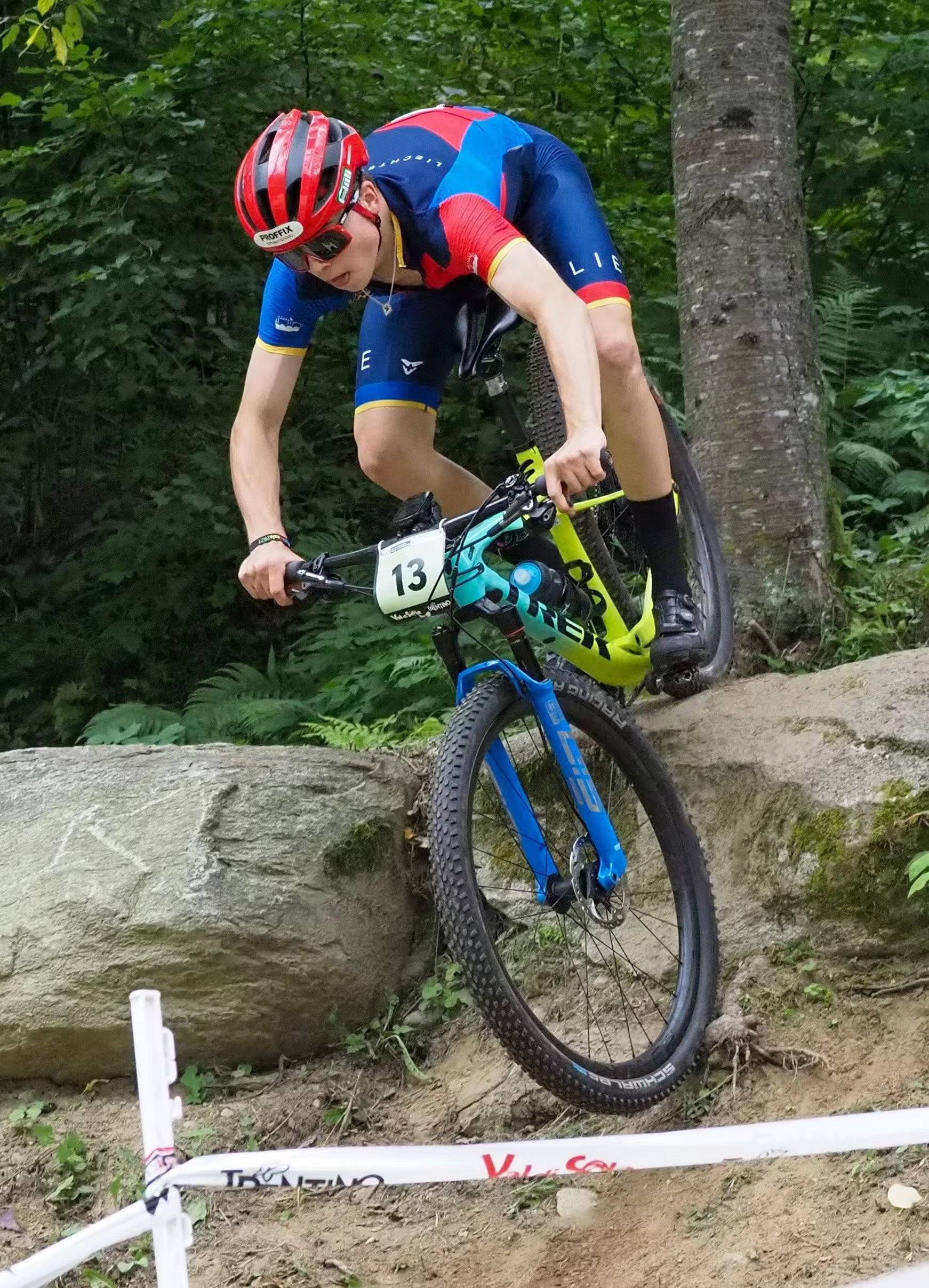 杏彩体育官网-男子自行车比赛中国队勇敢出击