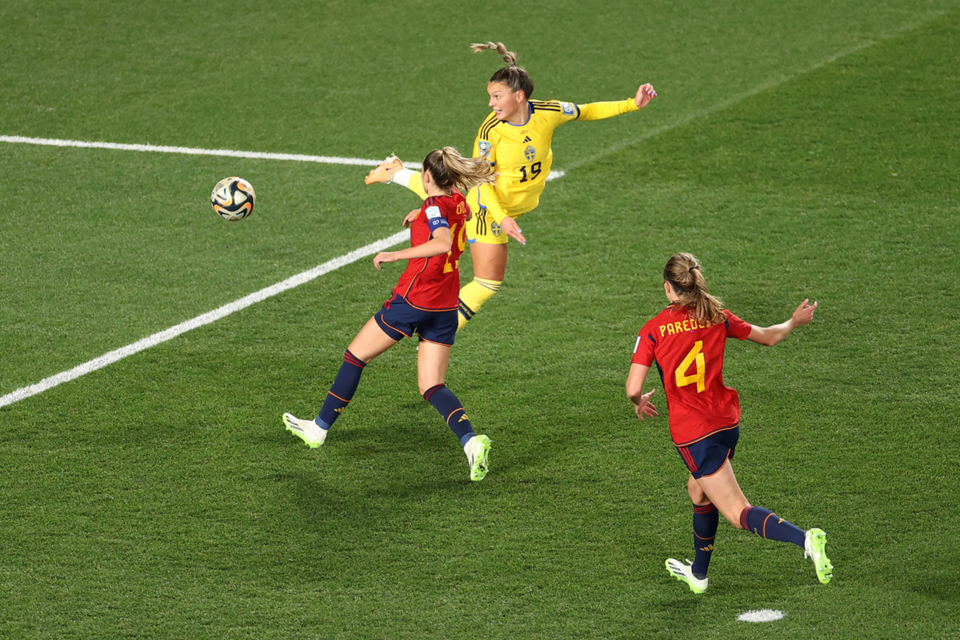 杏彩体育官网入口-包含西班牙击败瑞典，晋级希望渐增的词条