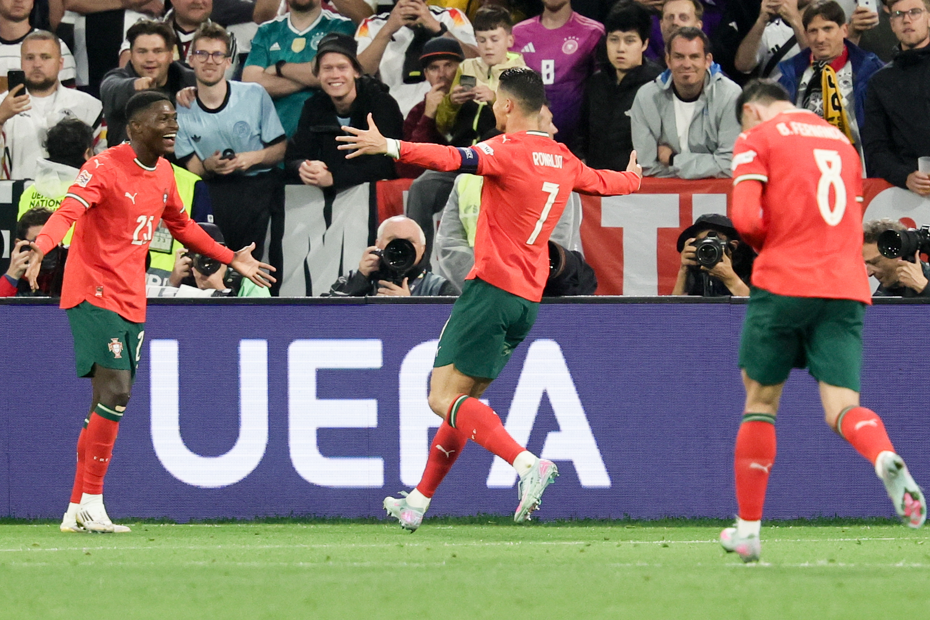 葡萄牙队在国际友谊赛中大胜对手