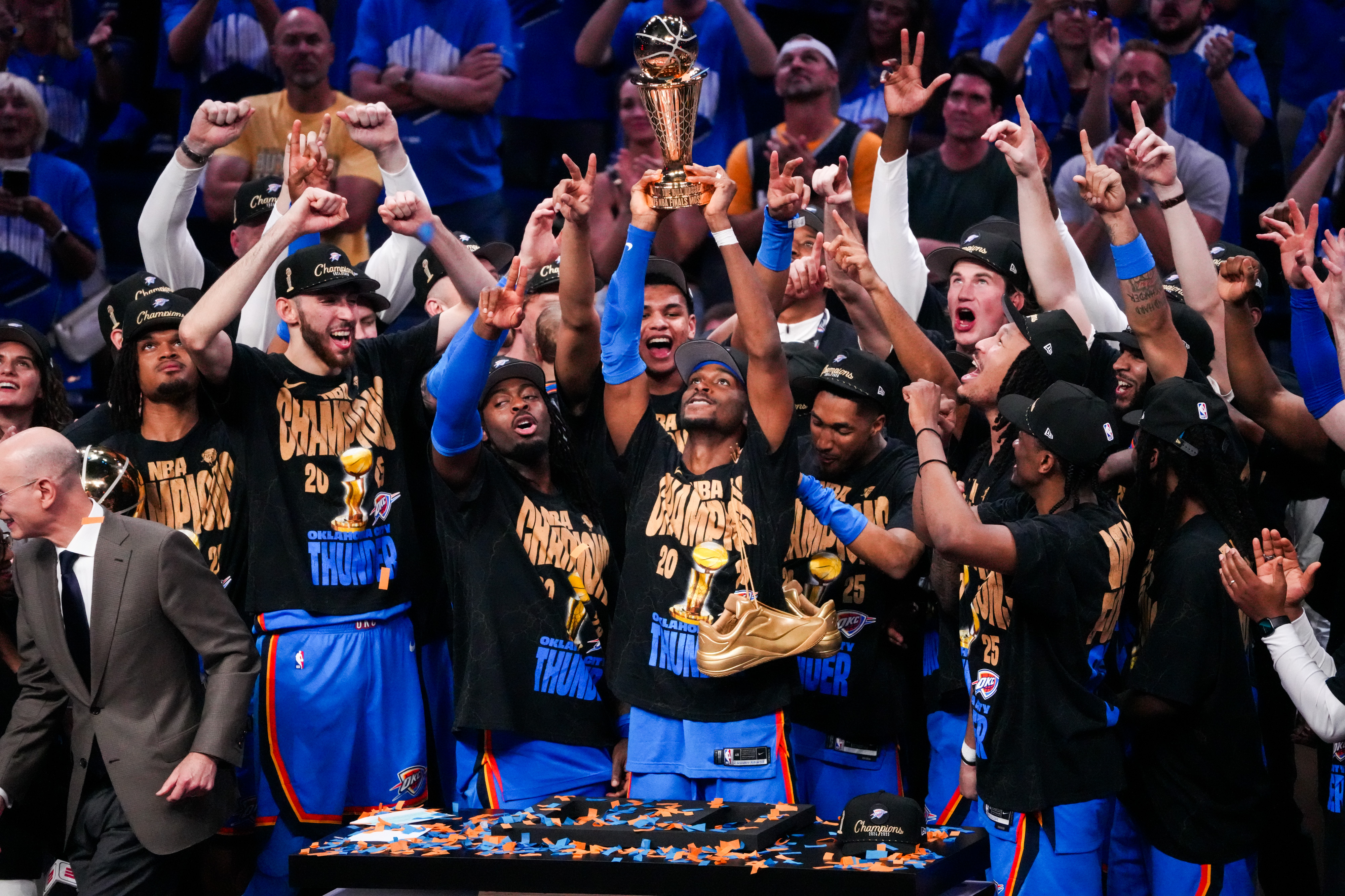 杏彩体育官方入口-包含冠军赛场上的对决，篮球之战再度掀起的词条