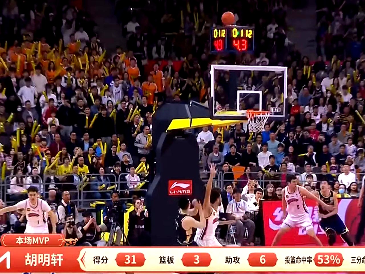 包含冠军赛场上的对决，篮球之战再度掀起的词条