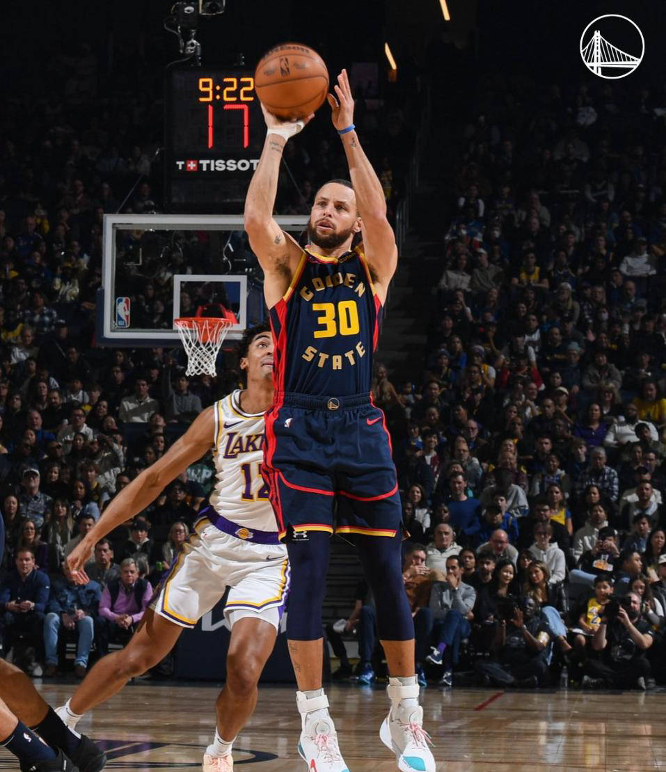 库里赛季平均场均16分8次助攻，生涯首次近乎两双的简单介绍