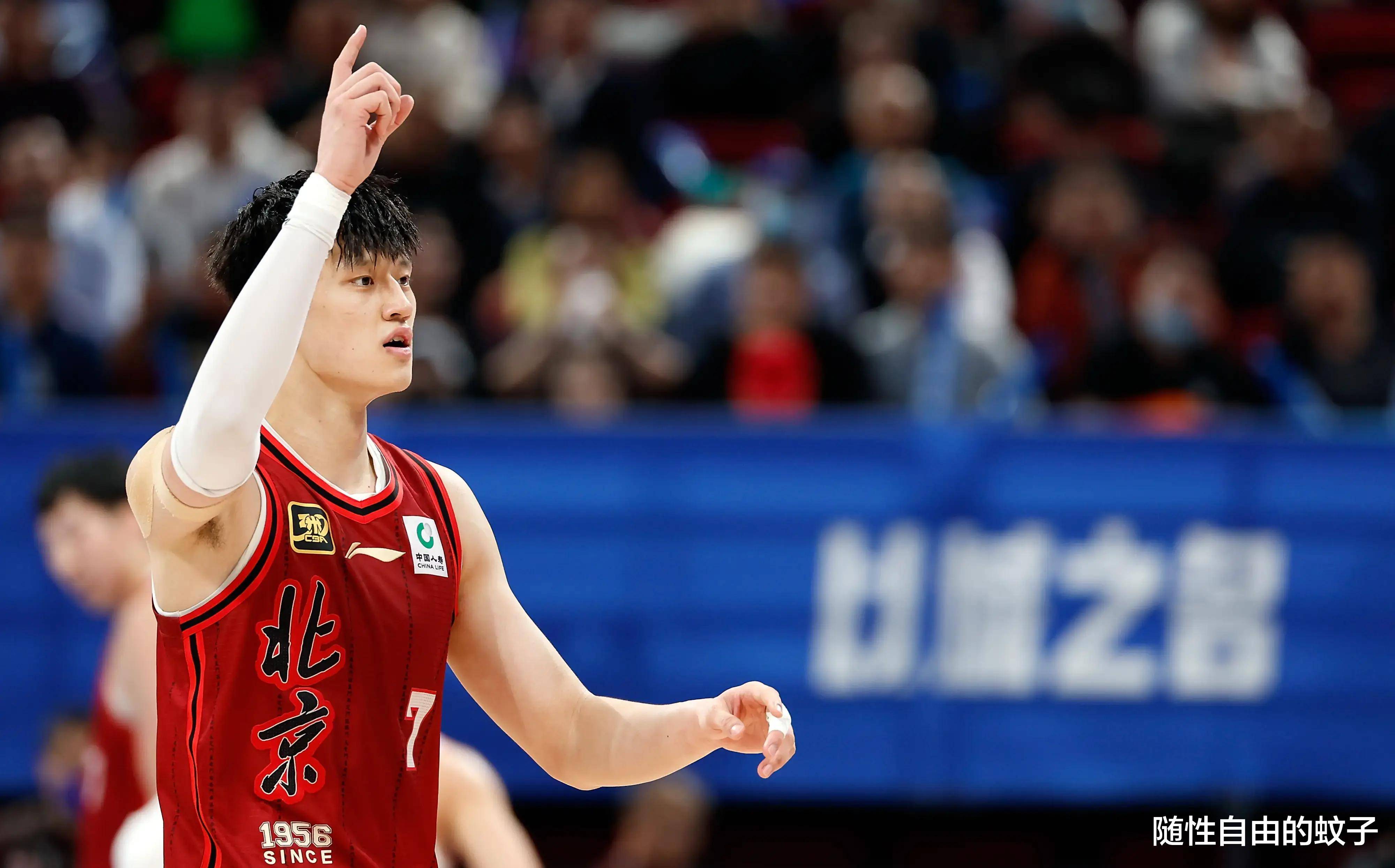 杏彩体育-包含球场硝烟，双雄交锋不减风采的词条