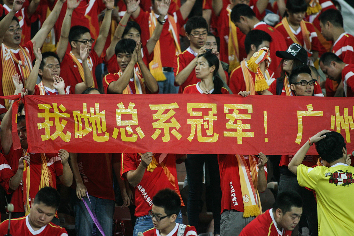 球队合作默契,全力以赴拼搏 球队合作默契,全力以赴拼搏