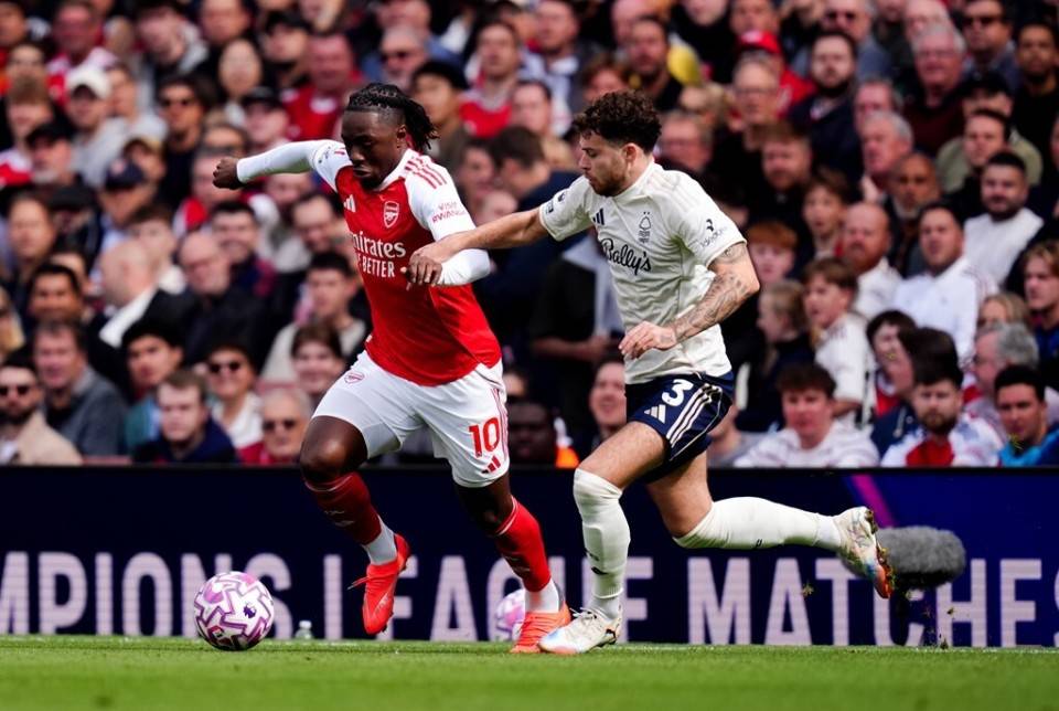 曼城顶替阿森纳，夺得英超榜首位置