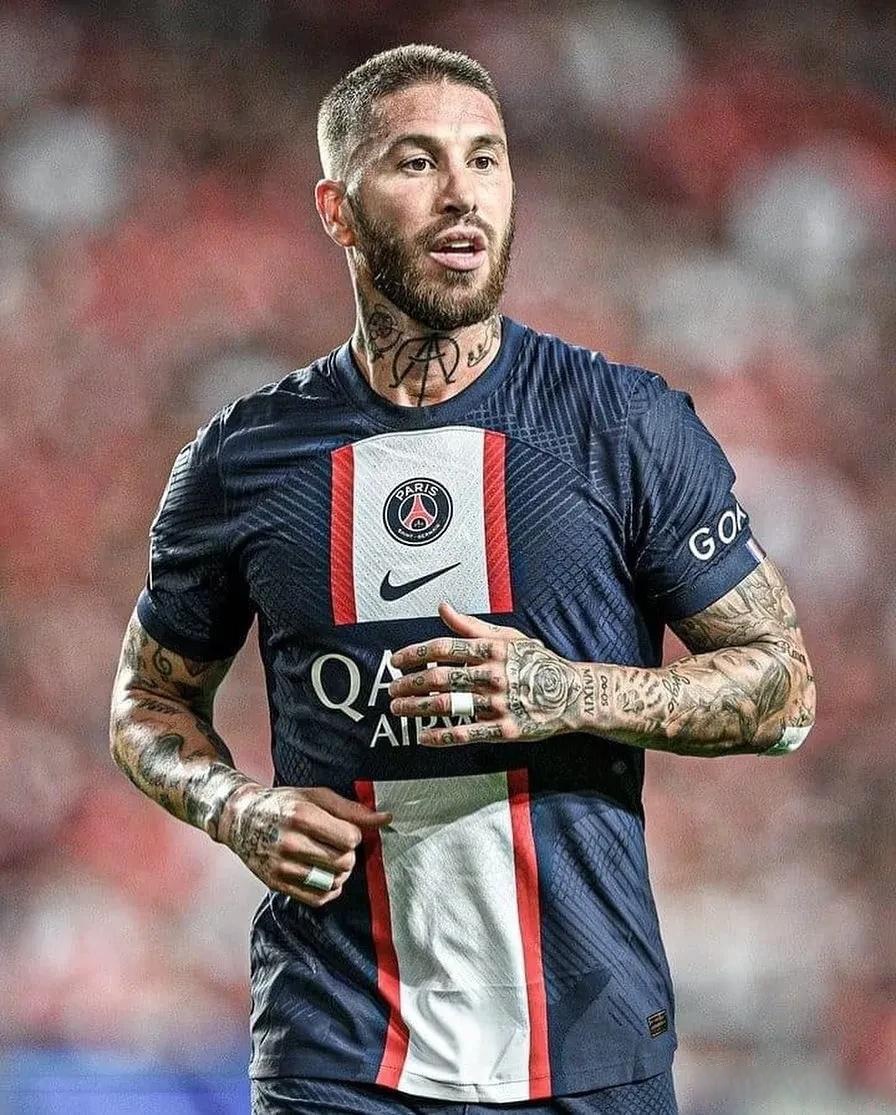 欧冠比赛中一支劲旅成功突围