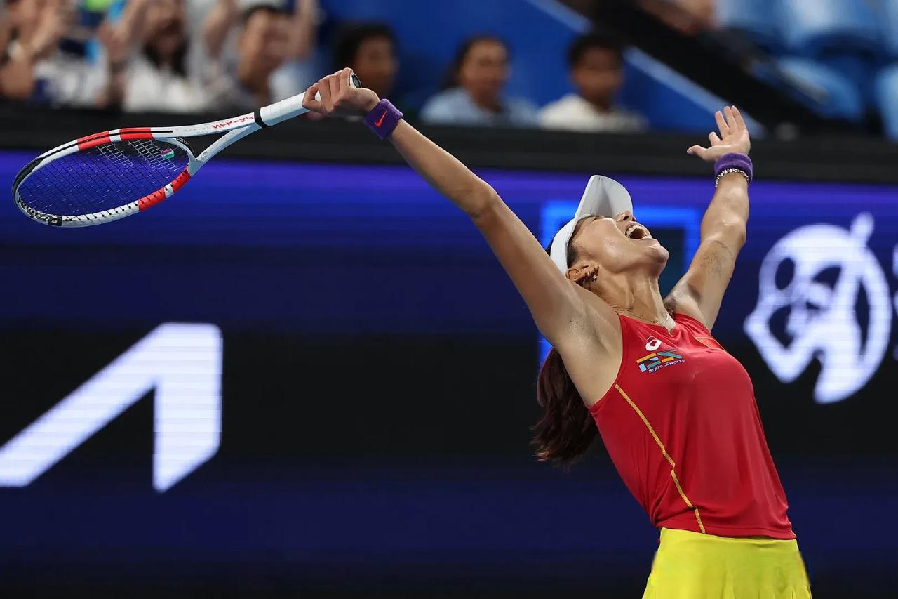 杏彩体育中国官网-纷飞的火花！顶尖运动员展现出超凡实力的简单介绍