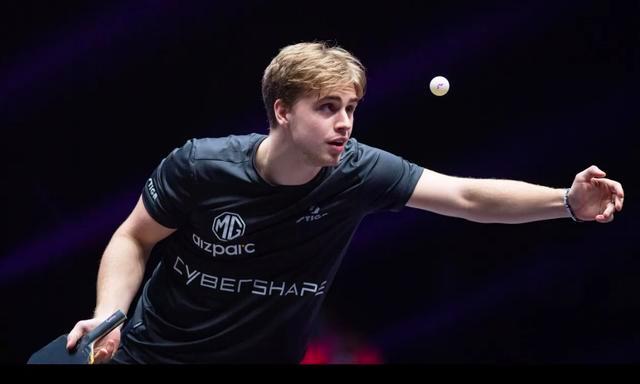 纷飞的火花！顶尖运动员展现出超凡实力的简单介绍