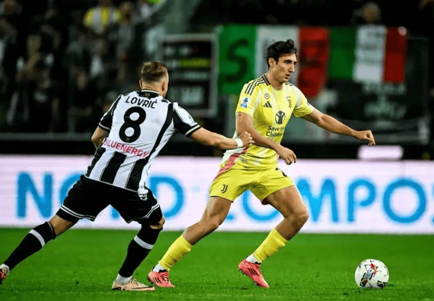 包含乌迪内斯未能取胜，球员状态低迷的词条