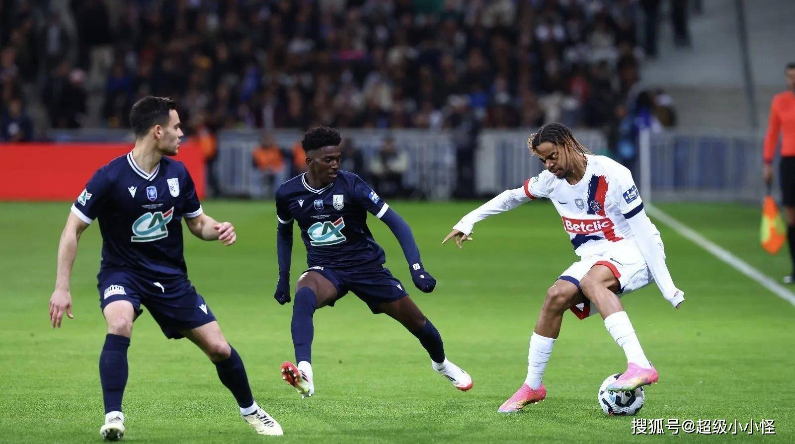 欧洲足坛豪门紧随对手步伐，竞争激烈的简单介绍